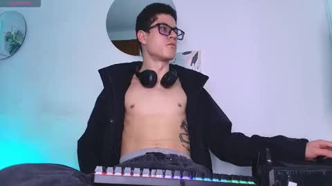  W O L F  online show from February 27, 12:20 pm