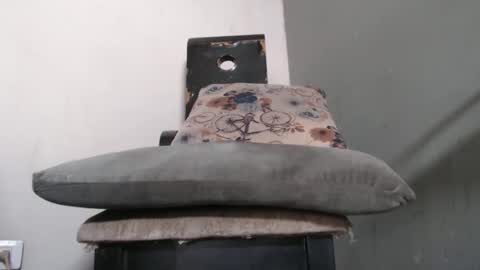 SHENIEL RODRIGUEZ online show from February 15, 6:50 pm