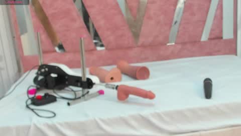 wonderkloe_ online show from April 16, 3:17 am