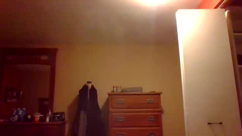 Snapshot of woodeee77 chatting on December 26, 4:43 am woodeee77 online show from December 26, 4:43 am