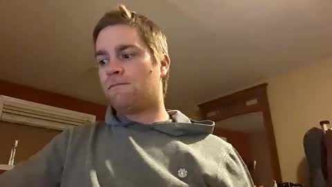 Snapshot of woodeee77 chatting on March 8, 5:28 am woodeee77 online show from March 8, 5:28 am