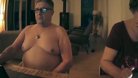 woodwurm and Snoeske online show from February 14, 6:38 am