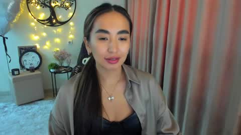 dudetta Kim online show from May 2, 7:25 am