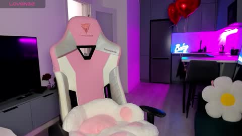 Emi online show from February 17, 4:00 am