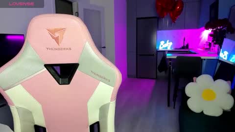 Emi online show from February 22, 4:05 am