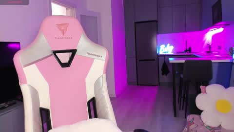 Emi online show from January 7, 6:13 pm