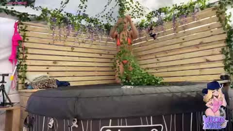 Wrenn Divine online show from March 2, 2:57 pm