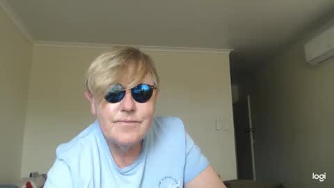 wwwwio online show from May 24, 1:57 am