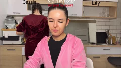 wiwi clap clap cat baby girl online show from January 13, 6:48 pm