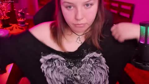 LOVE NERDS ONLY online show from December 23, 4:18 am