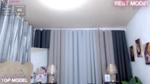Snapshot of xclassyanisha chatting on February 13, 9:30 am I LOVEE TO TRAVEL AROUND THE WORLD online show from February 13, 9:30 am