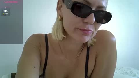 Daisy Hansen online show from February 8, 11:33 am