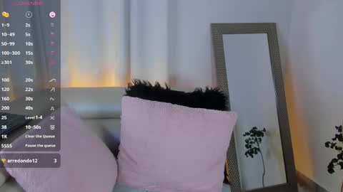 xena_bush online show from April 19, 8:04 am