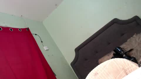 Snapshot of xkaytlyn_whitexx chatting on March 5, 9:16 am Seductive Kaylyn   online show from March 5, 9:16 am