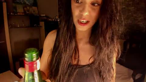 Lara online show from April 3, 9:00 pm