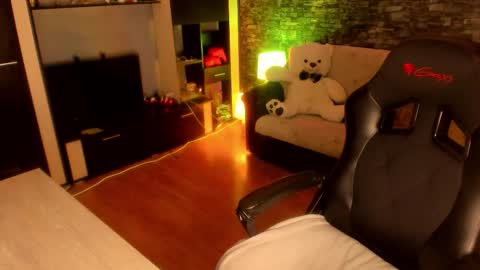 Lara online show from October 18, 9:52 pm