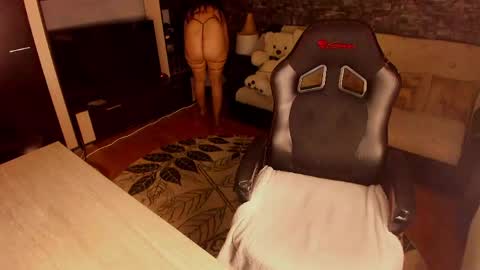 Lara online show from May 9, 9:21 pm