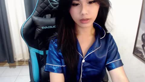 Snapshot of xseductive_airax chatting on January 8, 2:14 am aira online show from January 8, 2:14 am