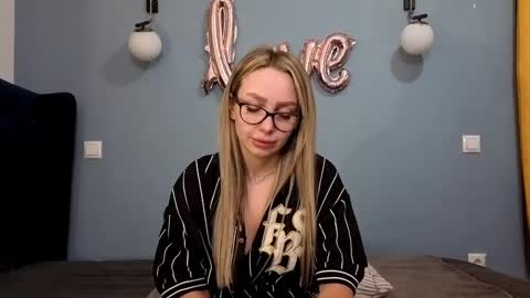 AnnaMaee online show from March 2, 9:32 pm