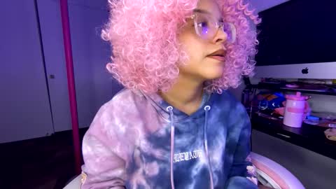 xStarGazingx online show from March 8, 8:29 am