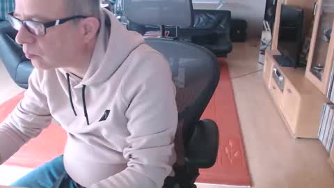 xtommix69 online show from February 6, 10:19 am