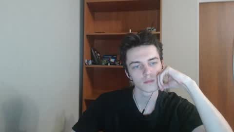 Snapshot of xtraqqq chatting on October 25, 8:20 pm traqqq online show from October 25, 8:20 pm
