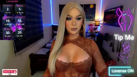 K E L L Y online show from March 23, 3:55 am