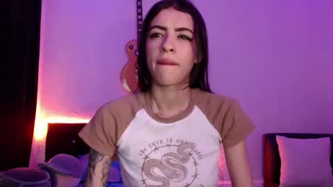 Snapshot of xx_johnson_xx chatting on October 15, 8:48 am VALE online show from October 15, 8:48 am