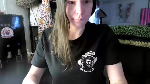 Snapshot of xxdana chatting on January 18, 10:39 pm Deezy online show from January 18, 10:39 pm