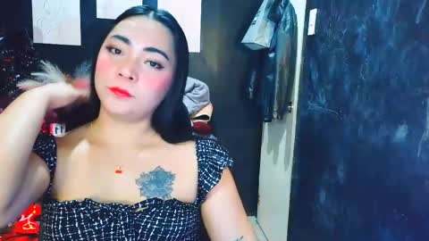 xxslutty kim online show from April 11, 8:07 am