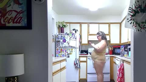 Strawberry Jane online show from December 14, 9:32 pm