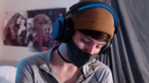 Snapshot of xxwhitefoxx chatting on October 22, 3:31 am David Fox online show from October 22, 3:31 am