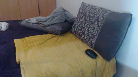 Snapshot of xxxbustybabe27x chatting on October 21, 6:22 pm Ayanda online show from October 21, 6:22 pm