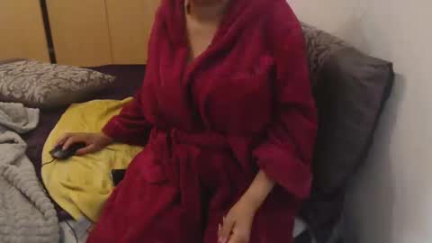 Snapshot of xxxbustybabe27x chatting on October 22, 8:54 pm Ayanda online show from October 22, 8:54 pm