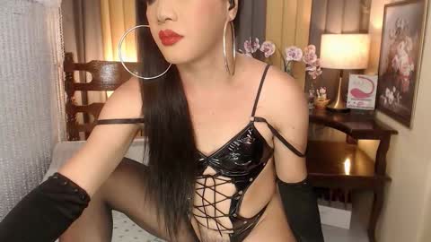 QUEENCY online show from September 13, 5:04 pm