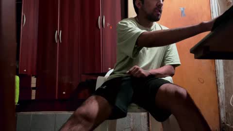 Snapshot of y0ungwithbrowndick chatting on January 12, 10:12 am BROWN DICK online show from January 12, 10:12 am