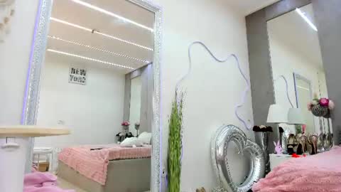 Yana  online show from July 4, 7:01 am