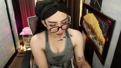 yassiered online show from April 10, 8:08 am