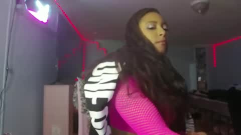 Snapshot of yazminroyal chatting on December 14, 8:13 am Yazmin Royal online show from December 14, 8:13 am