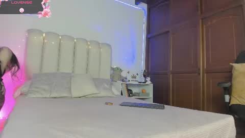 Yelena Owens online show from July 15, 1:22 am