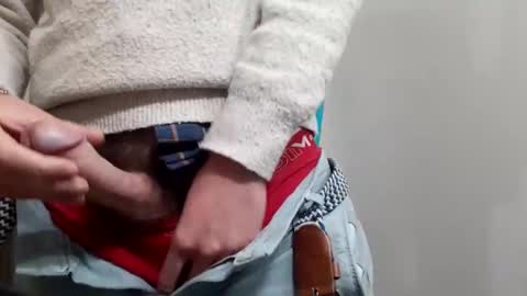 yellowkiwi73 online show from December 1, 8:07 pm