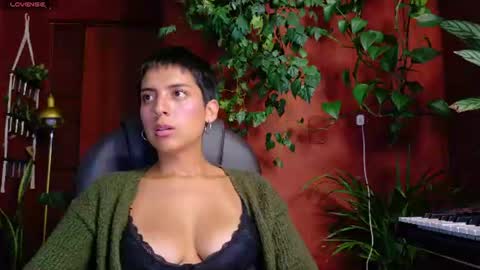 yeriawaddell  online show from June 11, 12:32 am