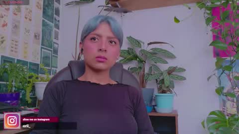 yeriawaddell  online show from February 23, 9:06 pm