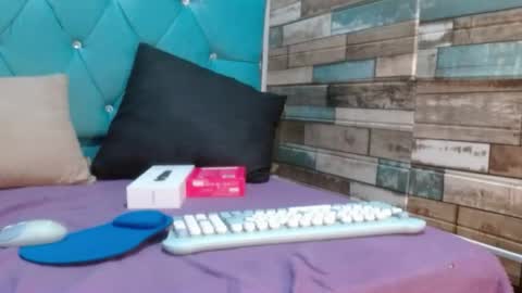 yesamin_stone18 online show from May 7, 12:23 pm