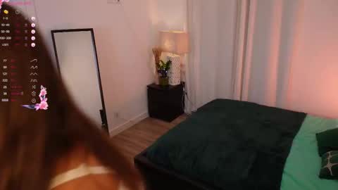 Snapshot of yess_kiki chatting on September 29, 9:41 am Kiki online show from September 29, 9:41 am