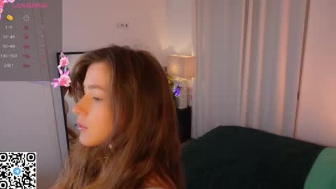 Snapshot of yess_kiki chatting on September 14, 8:27 am Kiki online show from September 14, 8:27 am