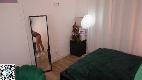 Snapshot of yess_kiki chatting on September 13, 8:17 am Kiki online show from September 13, 8:17 am