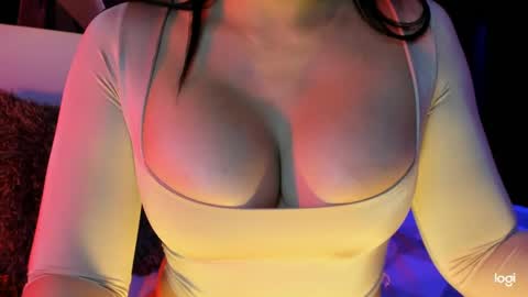 Independent model    online show from March 25, 11:33 pm