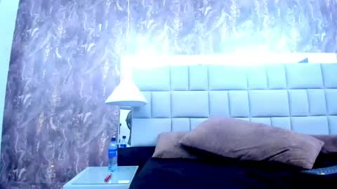 yiyisandoval online show from September 24, 1:40 pm