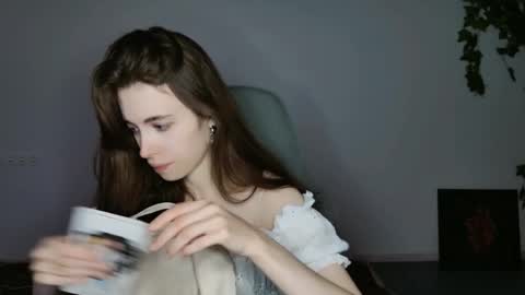 yoka_paradoxxx online show from November 20, 5:28 am